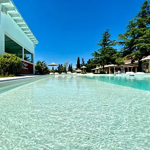 https://la-siegia-resort.it-tuscanyhotel.com